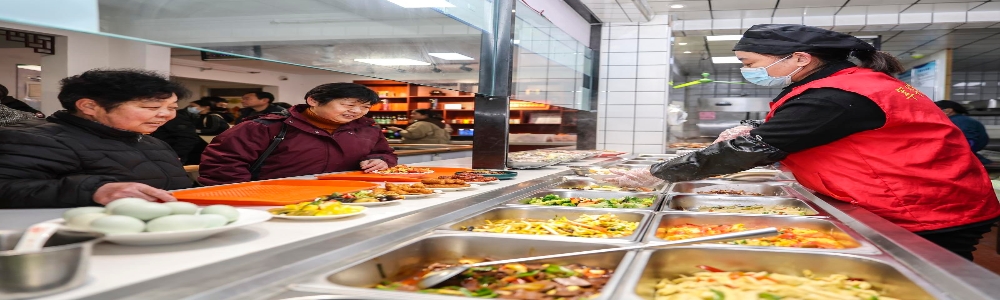 食堂就在家门口，老人就餐乐淘淘